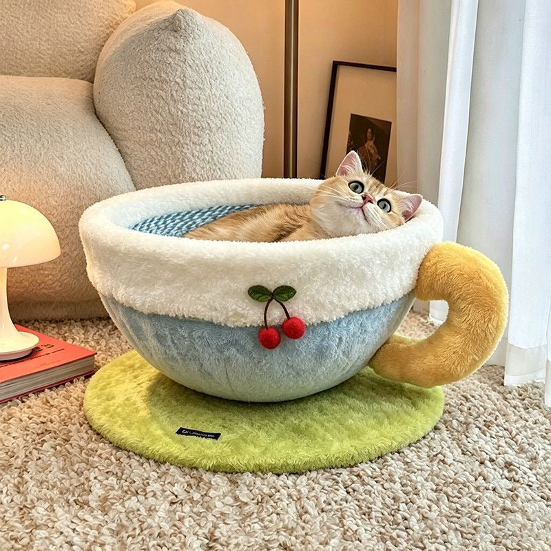 Is your indoor cat bored? Learn the 5 warning signs and discover the best interactive toys for indoor cats in the UK to keep them happy and stimulated.